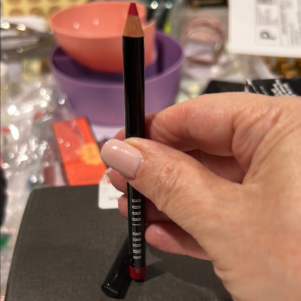 663. Bobbi Brown Lip Pencil in Red. New in Box. - Picture 3 of 5